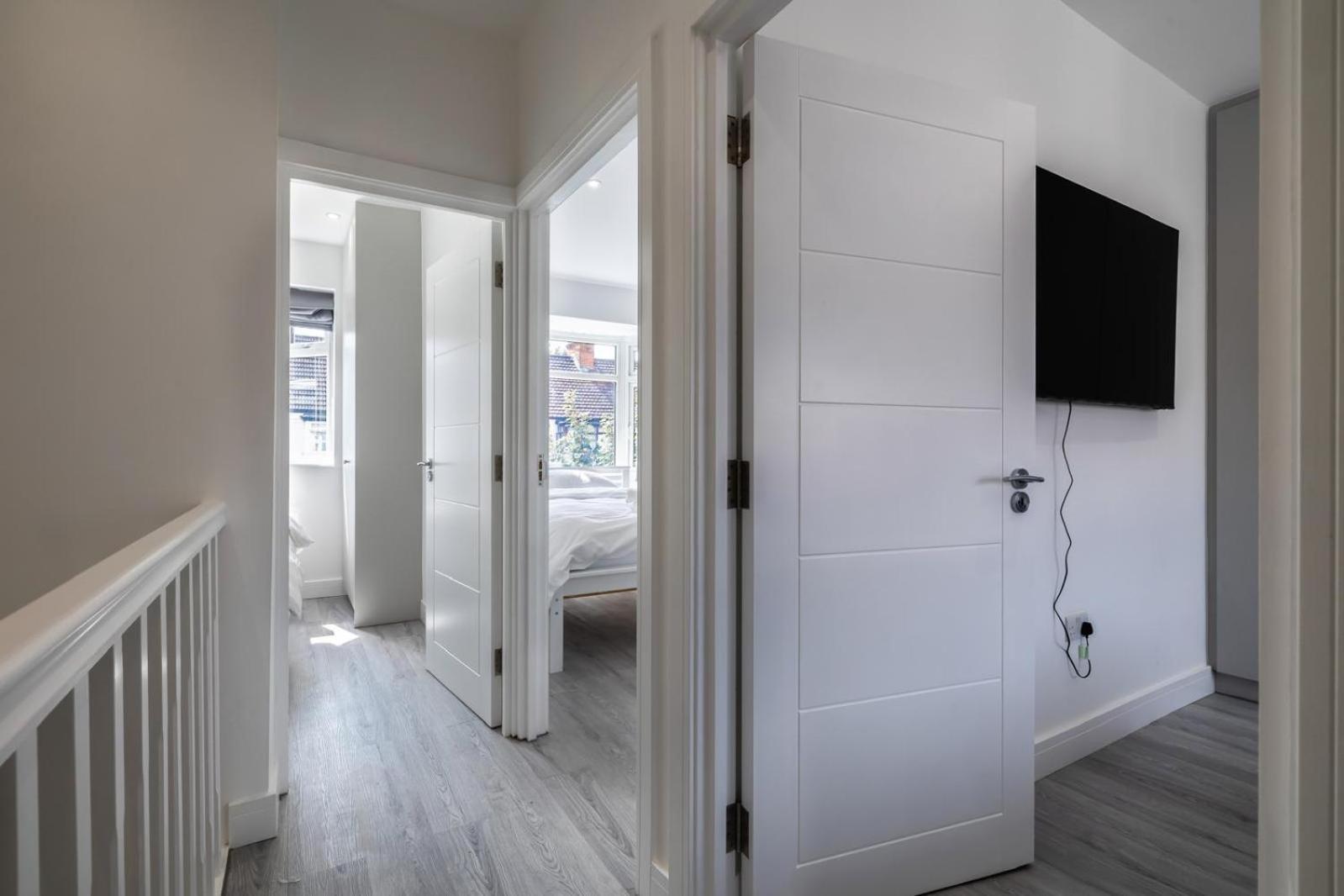 Modern Home With Driveway Parking For 2 Vehicles, Near Tottenham Hotspur Stadium, White Hart Lane Train Station Лондон Екстериор снимка