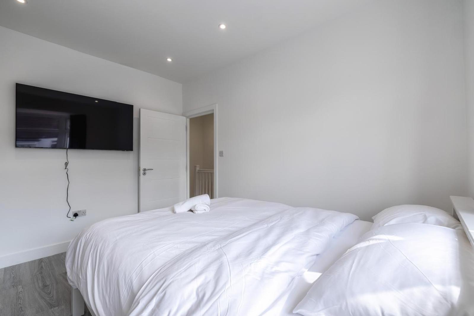 Modern Home With Driveway Parking For 2 Vehicles, Near Tottenham Hotspur Stadium, White Hart Lane Train Station Лондон Екстериор снимка