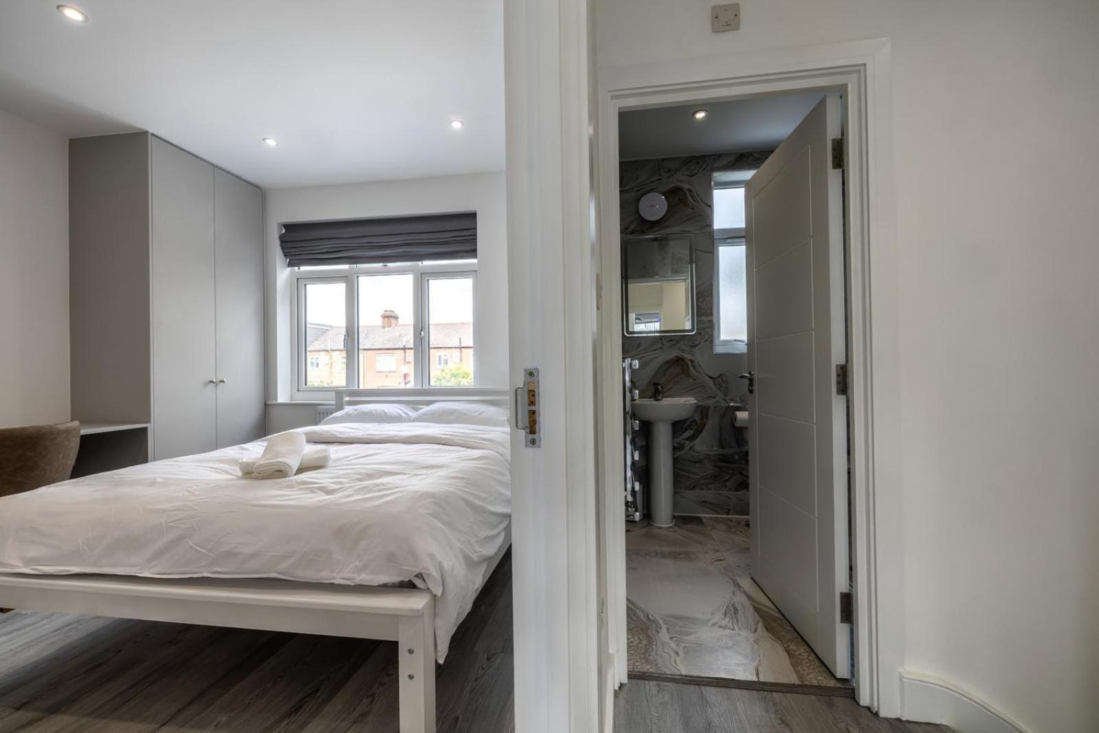 Modern Home With Driveway Parking For 2 Vehicles, Near Tottenham Hotspur Stadium, White Hart Lane Train Station Лондон Екстериор снимка