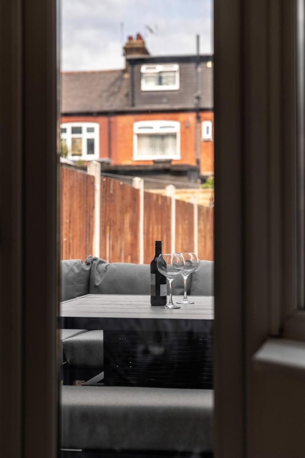 Modern Home With Driveway Parking For 2 Vehicles, Near Tottenham Hotspur Stadium, White Hart Lane Train Station Лондон Екстериор снимка