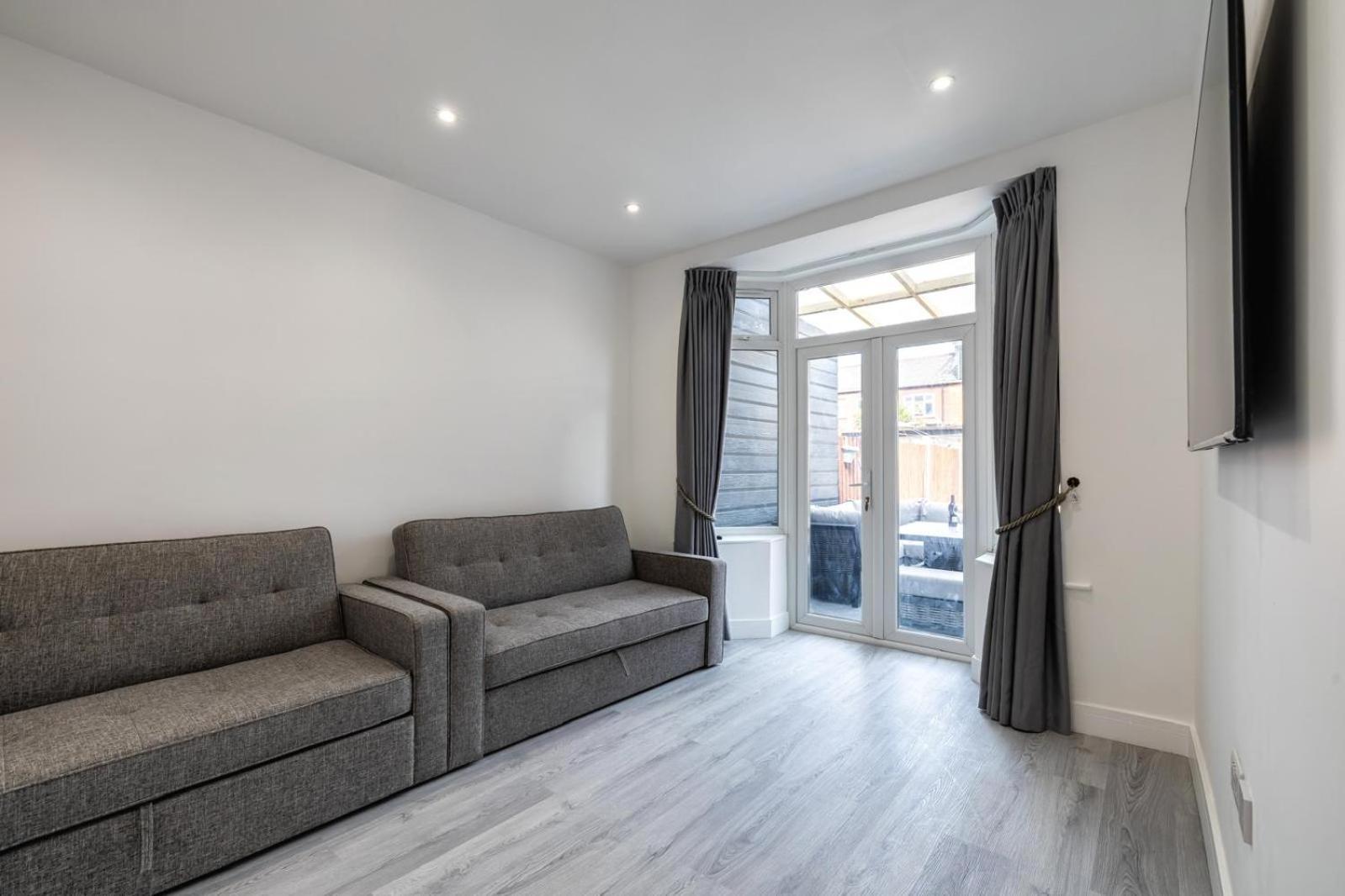 Modern Home With Driveway Parking For 2 Vehicles, Near Tottenham Hotspur Stadium, White Hart Lane Train Station Лондон Екстериор снимка