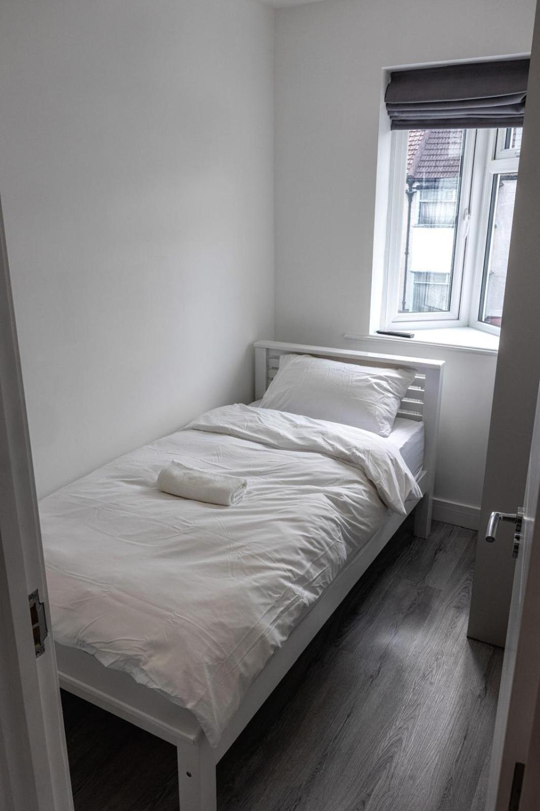 Modern Home With Driveway Parking For 2 Vehicles, Near Tottenham Hotspur Stadium, White Hart Lane Train Station Лондон Екстериор снимка